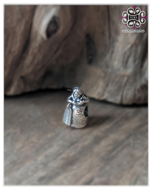 "AIW" Alice Before Wonderland Charm