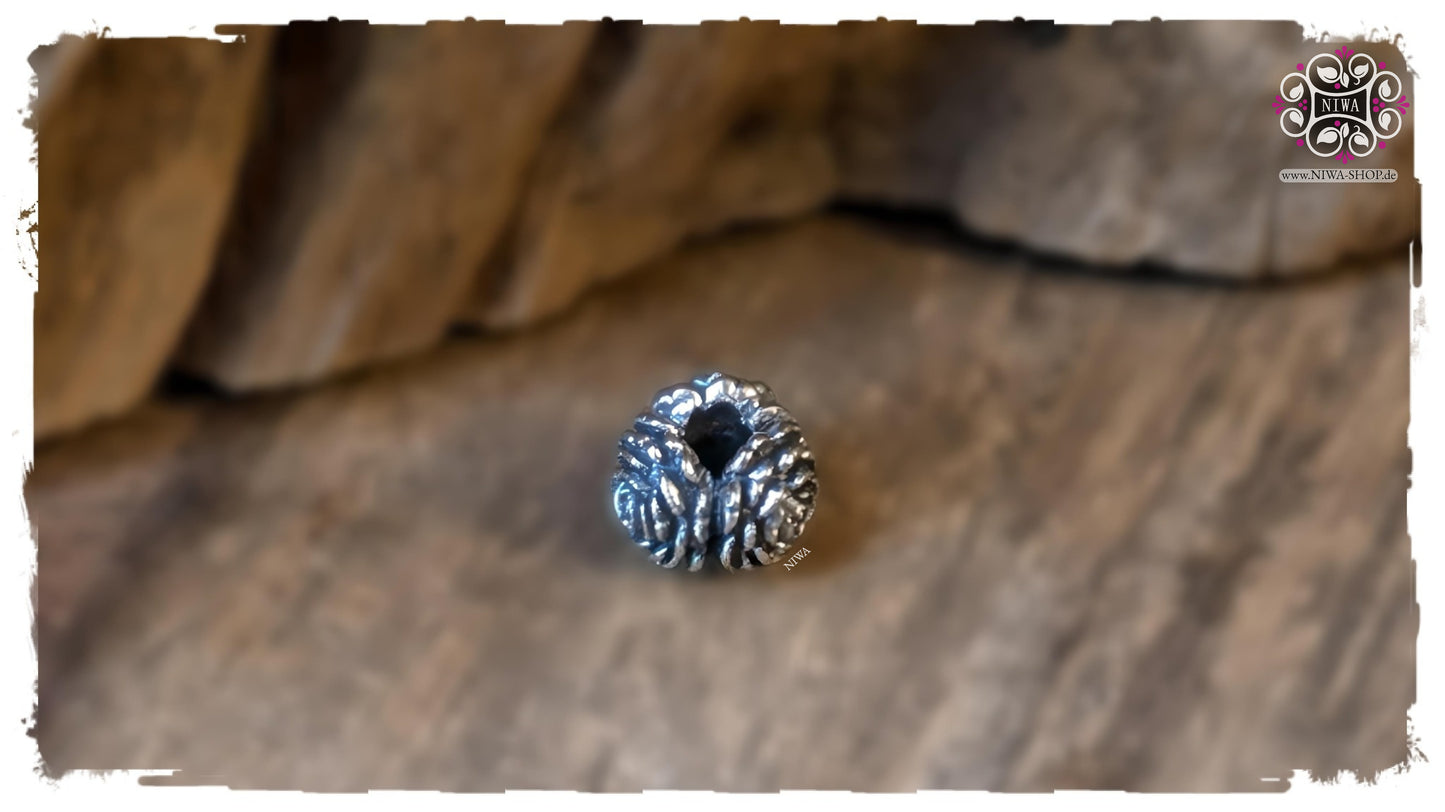CARNELIA Charm