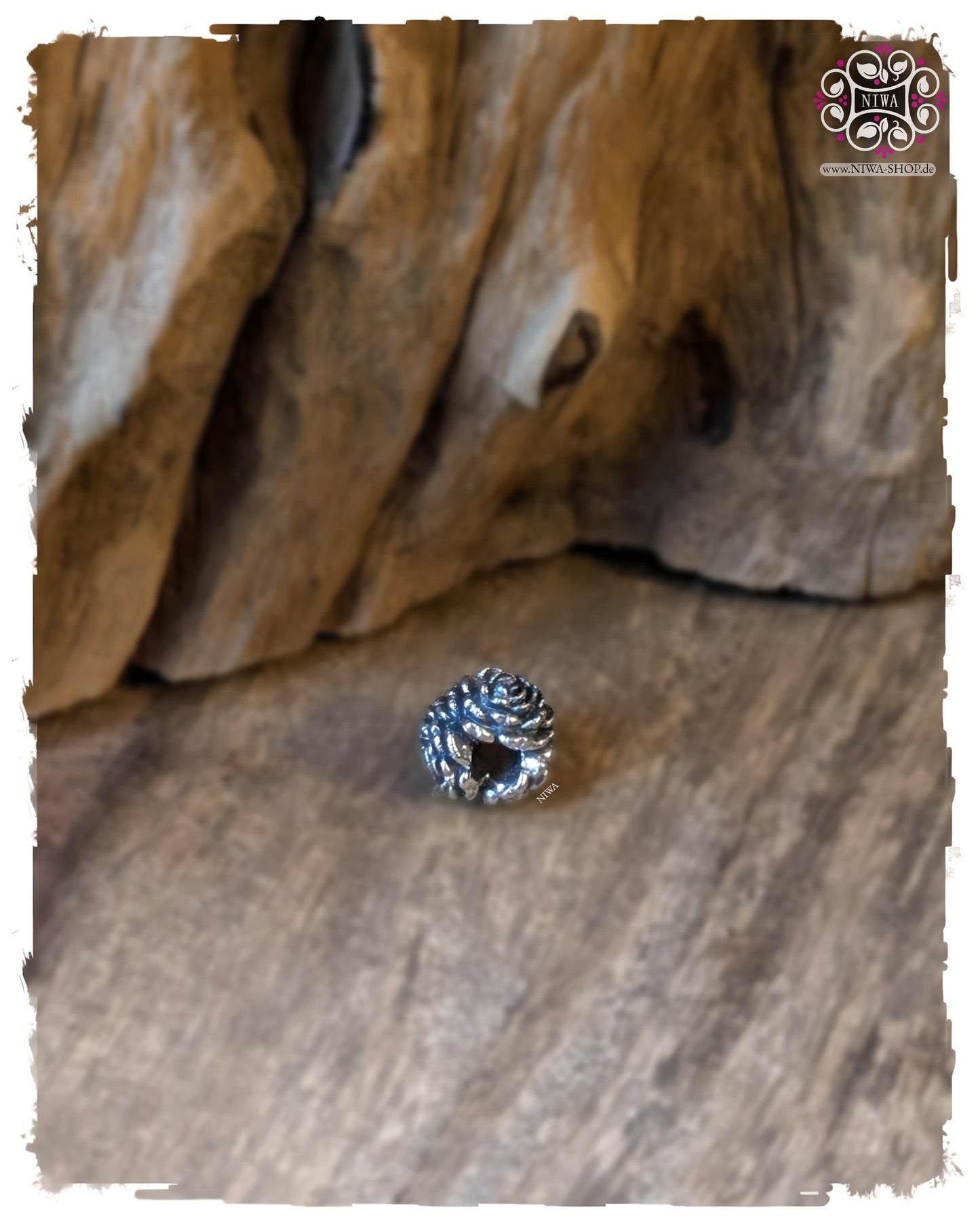 CARNELIA Charm