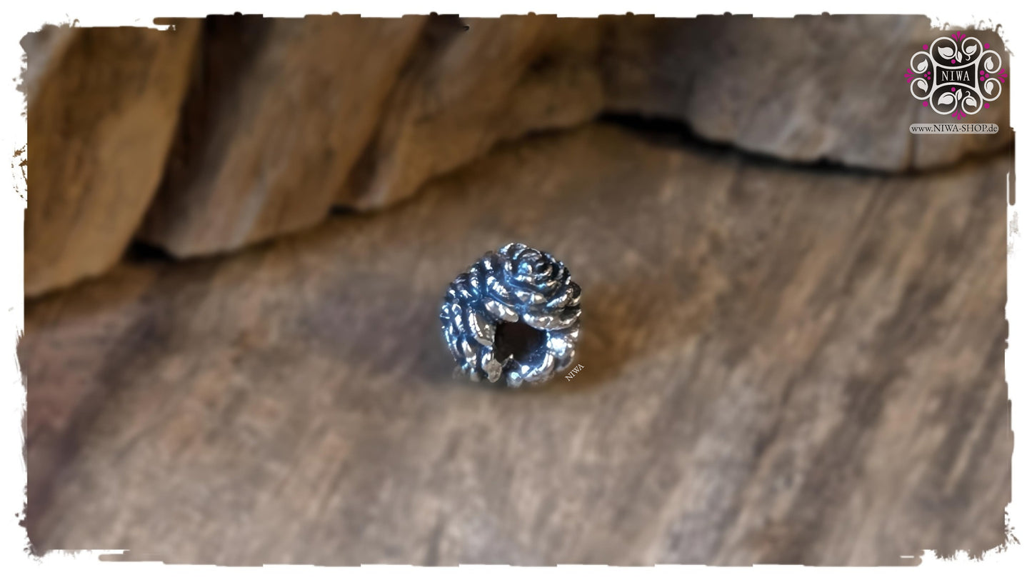 CARNELIA Charm