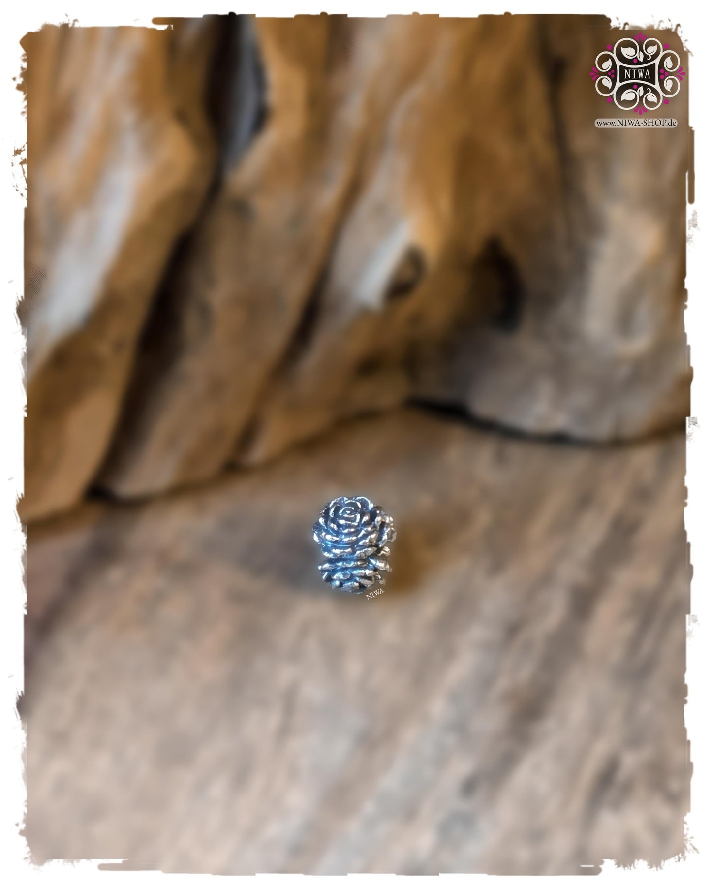 CARNELIA Charm