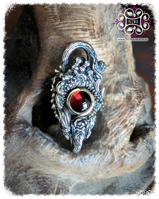 5FORCE DRAGON Lock Frontansicht, ROTER GRANAT CABOCHON im 18K GELBGOLD Ring, 925 STERLINGSILBER, detailreicher Drache