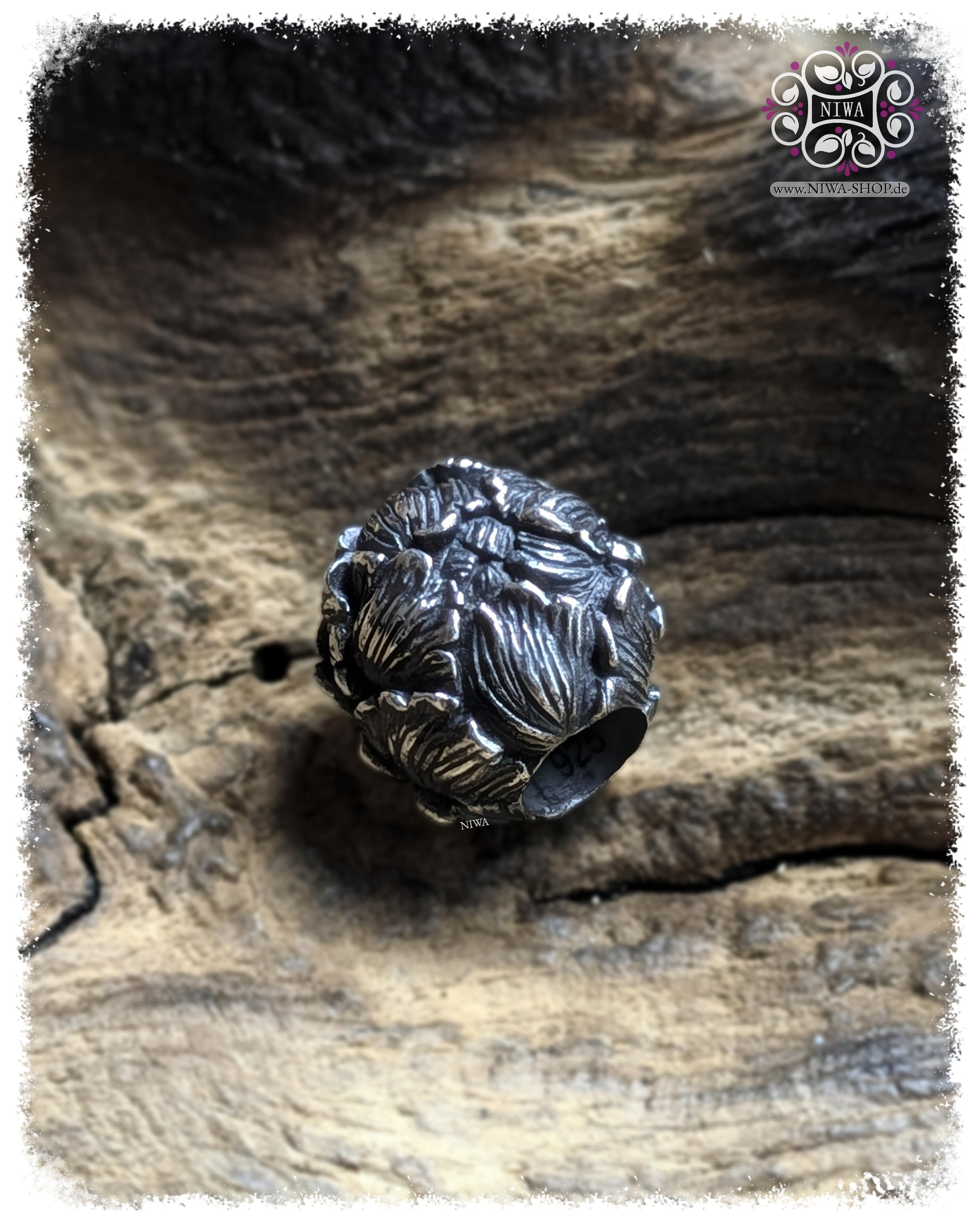 Limitierter MAGNELIA PETAL MiniCharm aus massivem 925 SterlingSilber von NIWABeads | Handgefertigter Floral-Charm Magnolie & Kamelie, Symbol für Schönheit