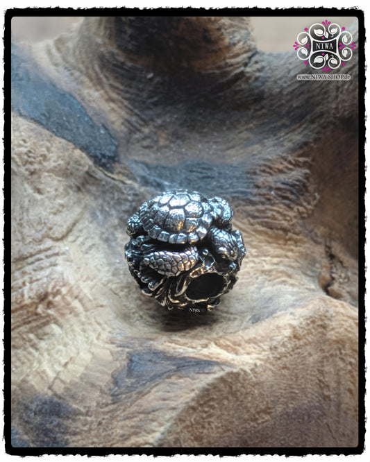 Limitierter CORAL DANCE Charm aus massivem 925 SterlingSilber von MAMA MALA by NIWA | Handgefertigter Bead mit Manta, Schildkröte und Korallen