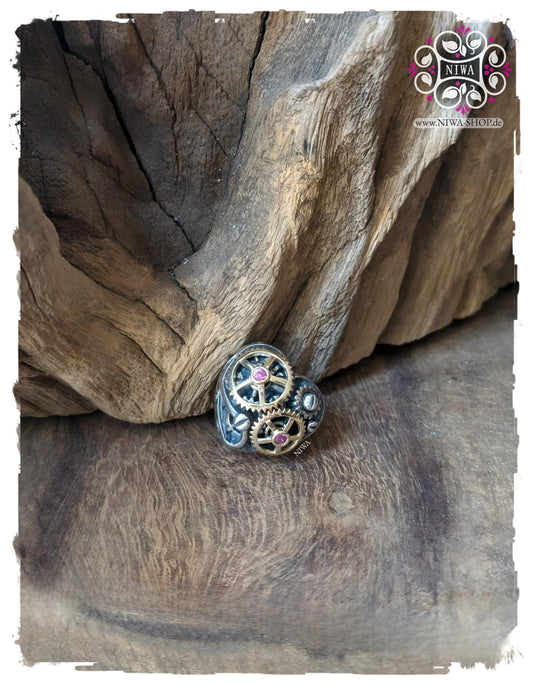 HEALING HEART Charm aus 925 Silber & 18K Gold TwoTone von NIWABeads | Großes handgefertigtes Herz mit mechanischen Gold-Zahnrädern und vier Edelsteinen rosa Saphir)