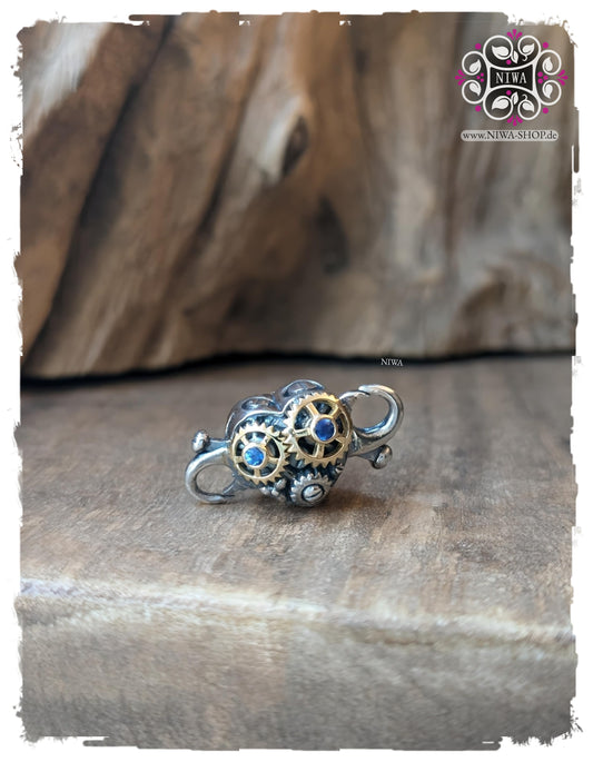 HEALING HEART Lock Verschluss aus 925 Silber und 18K Gold TwoTone von NIWABeads | Handgefertigtes Herz mit Gold-Zahnrädern und blauen Saphir