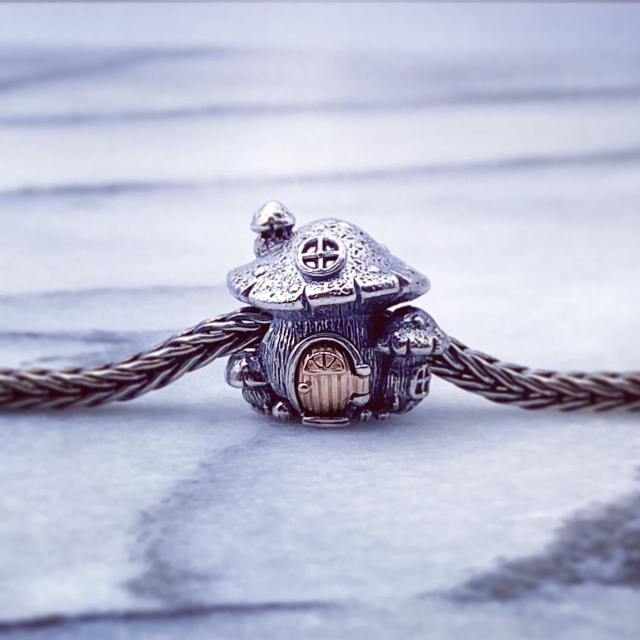 HAPPY MUSHROOM HOUSE Charm