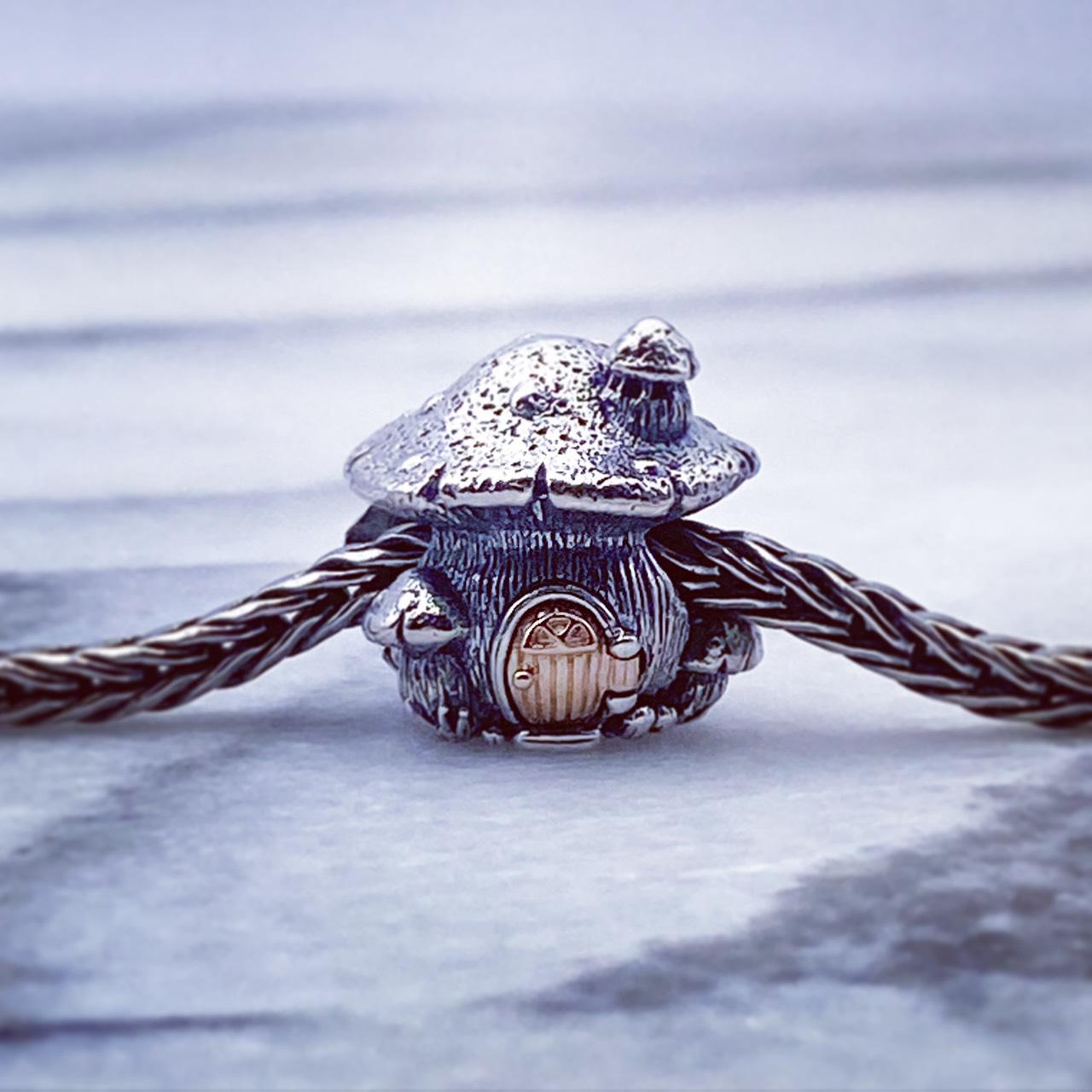 HAPPY MUSHROOM HOUSE Charm