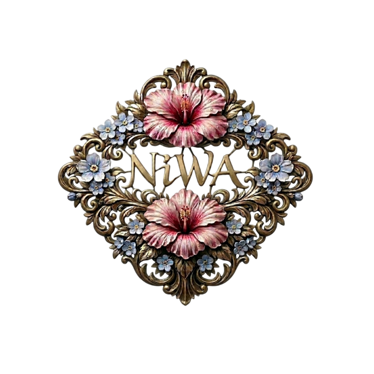 NIWA FLORAL GLORY Serienlogo mit Hibiscusblüten, Forget-me-not-Blüten und symmetrischem floralem Ornamentrahmen.