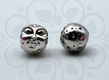 Laden Sie das Bild in den Galerie-Viewer, BLACKMOON - Charm