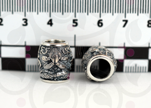 Laden Sie das Bild in den Galerie-Viewer, BLIND BUDDHIST - Charm