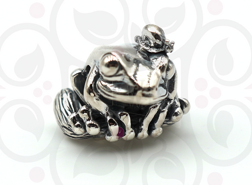 FROG WITH BABY SNAIL - Charm