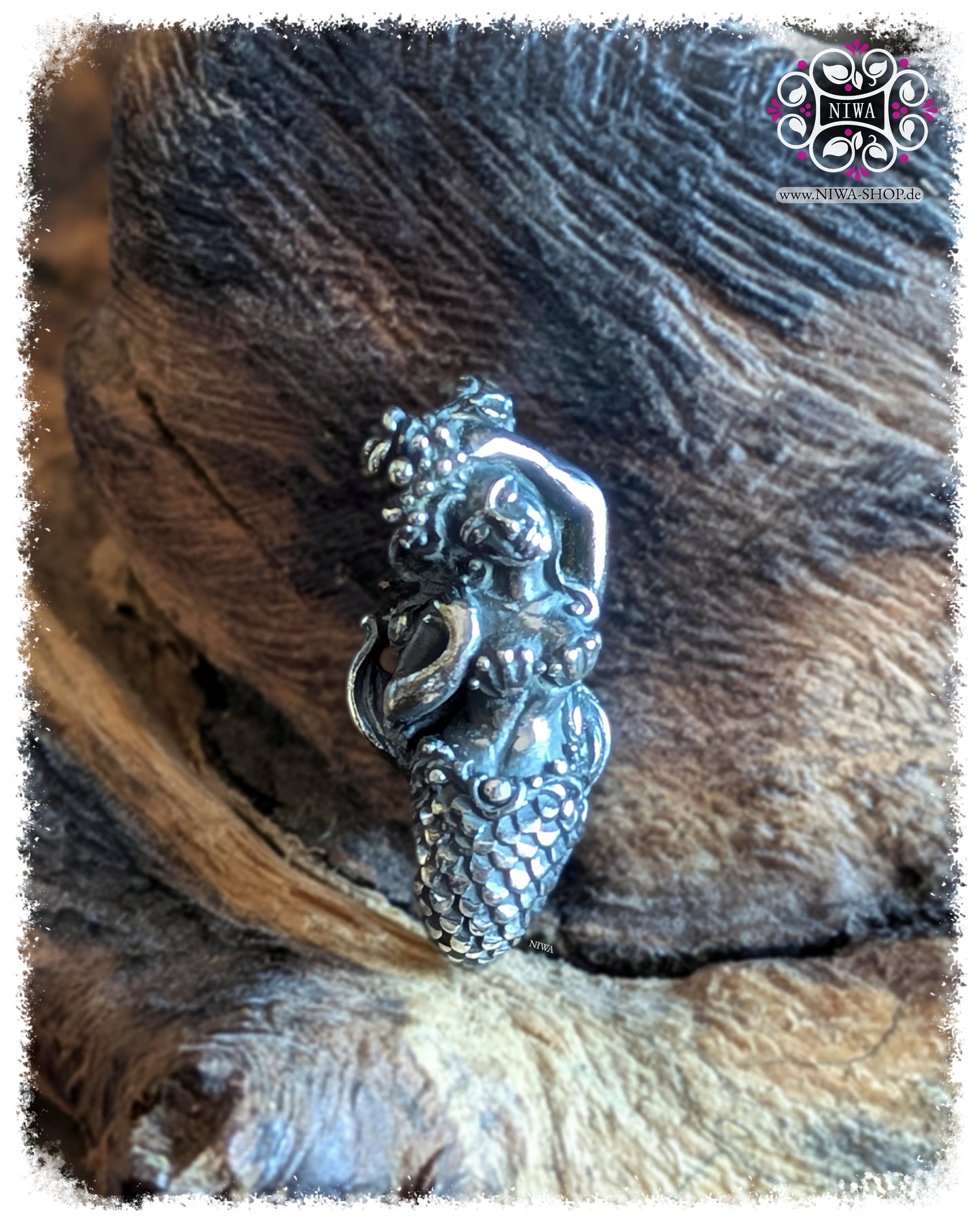 NAIA QUEEN OF TIDES Lock Verschluss aus 925 Silber von MAMA MALA | Handgefertigte Meerjungfrauen-Figur mit Seeanemone als Kopfschmuck