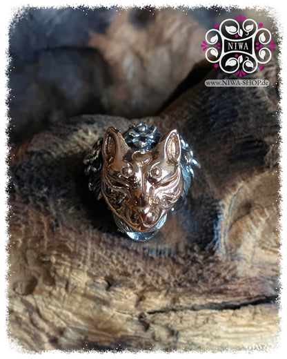 MAMA MALA, ASIA Collection, JAPAN Series, TwoTone GEISHA KITSUNE Charm, KITSUNE mask made of 18K rose gold on 925 sterling silver, front view of the mask, floral details with two white diamonds.