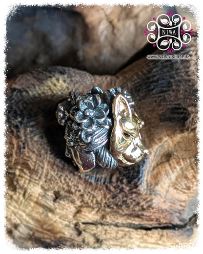 MAMA MALA, ASIA Collection, JAPAN Series, TwoTone GEISHA KITSUNE Charm, KITSUNE mask made of 18K rose gold, side view on the left, flowers in the hair accessory with two white diamonds.