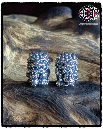 SHISHI FU LION Double Charms 925 SterlingSilber, zwei Wächterlöwen als Paar, Frontansicht, CHINESE Serie, ASIA Kollektion, MAMA MALA by NIWA.