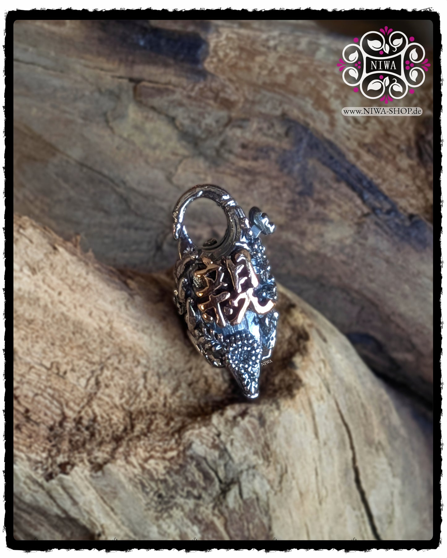 CHINESE GOODWILL Lock MAMA MALA by NIWA, Frontansicht, 925 SterlingSilber, chinesisches Schriftzeichen als 18K GelbGold Detail, florales Relief der CHINESE Serie