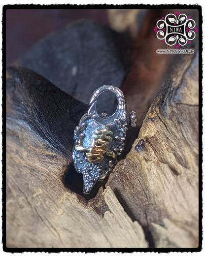 CHINESE JOY LOCK aus 925 STERLINGSILBER mit erhabenem JOY Schriftzeichen aus 18K GELBGOLD ODER 18K ROSÉGOLD, Frontansicht, CHINESE SERIE, ASIA KOLLEKTION, MAMA MALA by NIWA