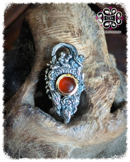 5FORCE DRAGON Lock Frontansicht, CARNEOL CABOCHON im 18K GELBGOLD Ring, 925 STERLINGSILBER, detailreicher Drache