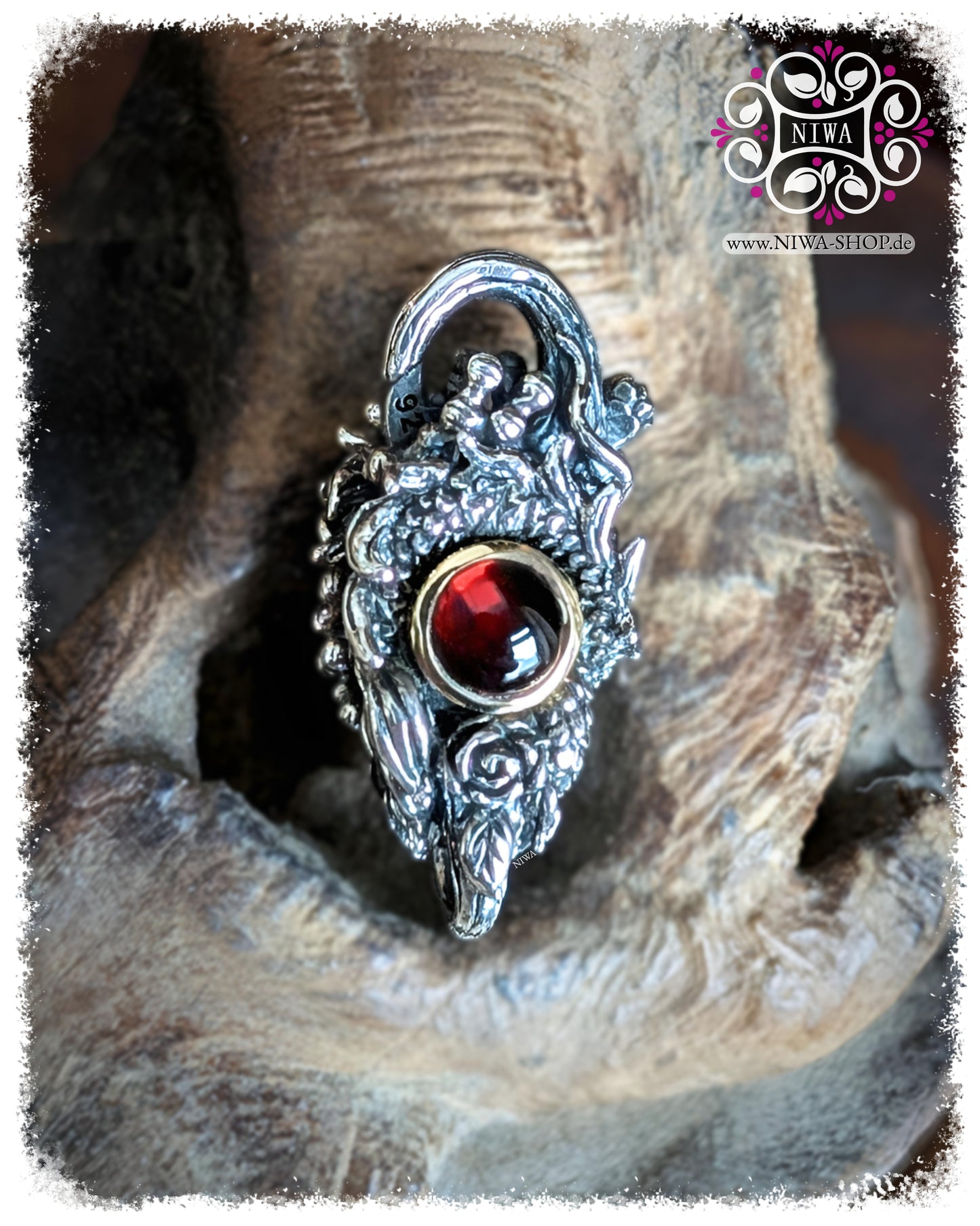 5FORCE DRAGON Lock Frontansicht, ROTER GRANAT CABOCHON im 18K GELBGOLD Ring, 925 STERLINGSILBER, detailreicher Drache