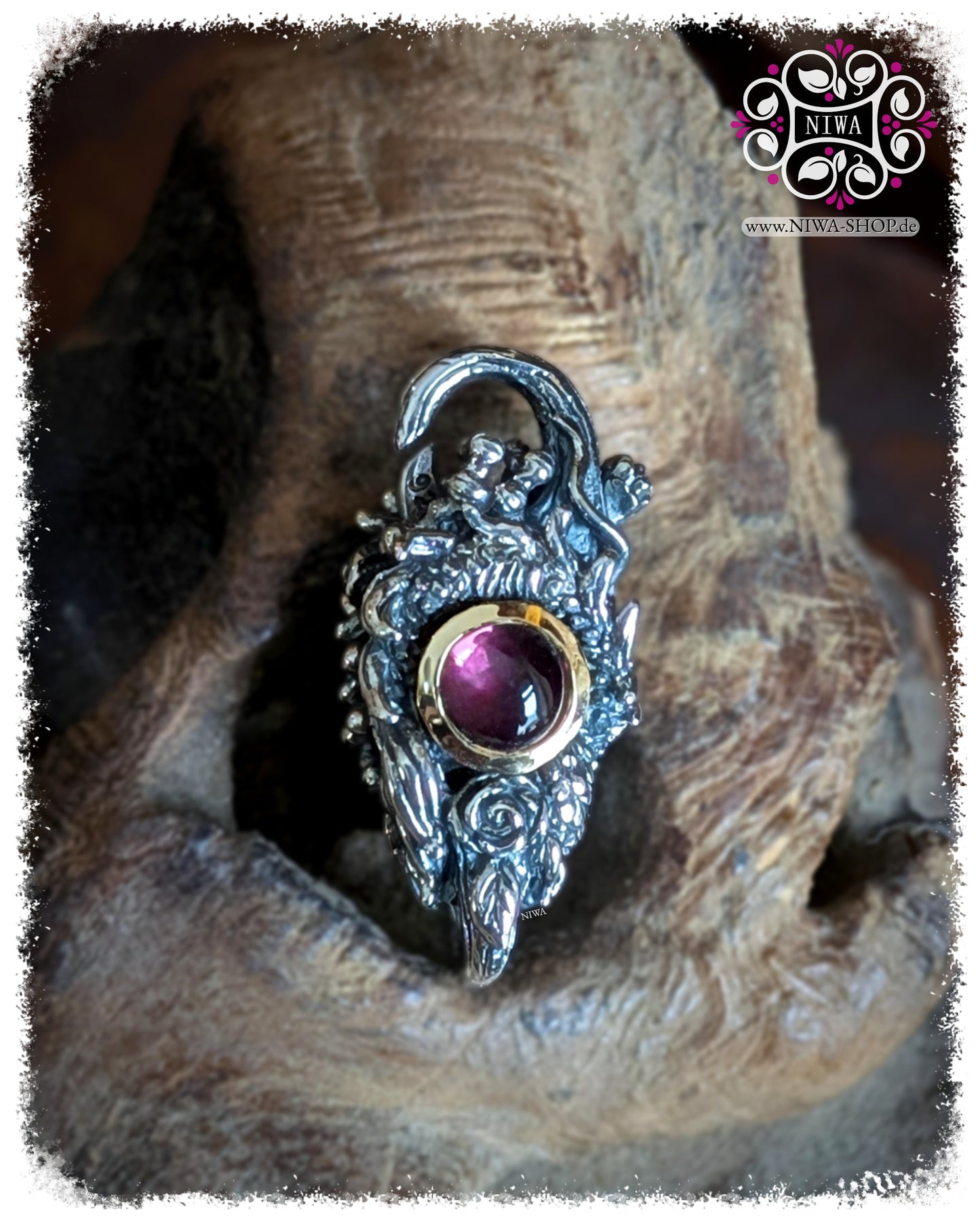 5FORCE DRAGON Lock Frontansicht, RHODOLITH CABOCHON im 18K GELBGOLD Ring, 925 STERLINGSILBER, detailreicher Drache