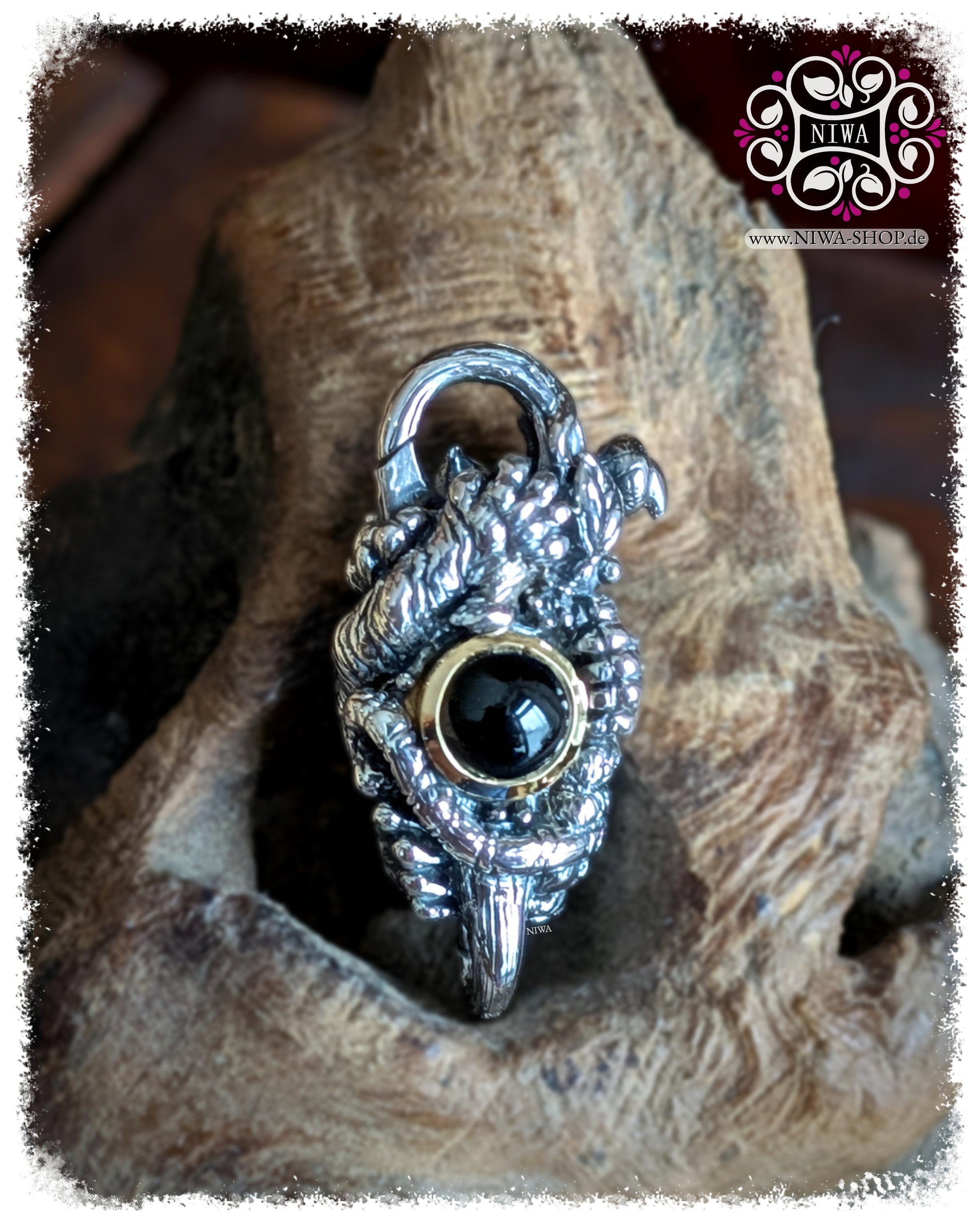 5FORCE TIGER Lock, Frontansicht, detailreiche Tigerstruktur, BLACK SPINEL Cabochon im 18K GelbGold Ring, 925 STERLINGSILBER, MAMA MALA by NIWA