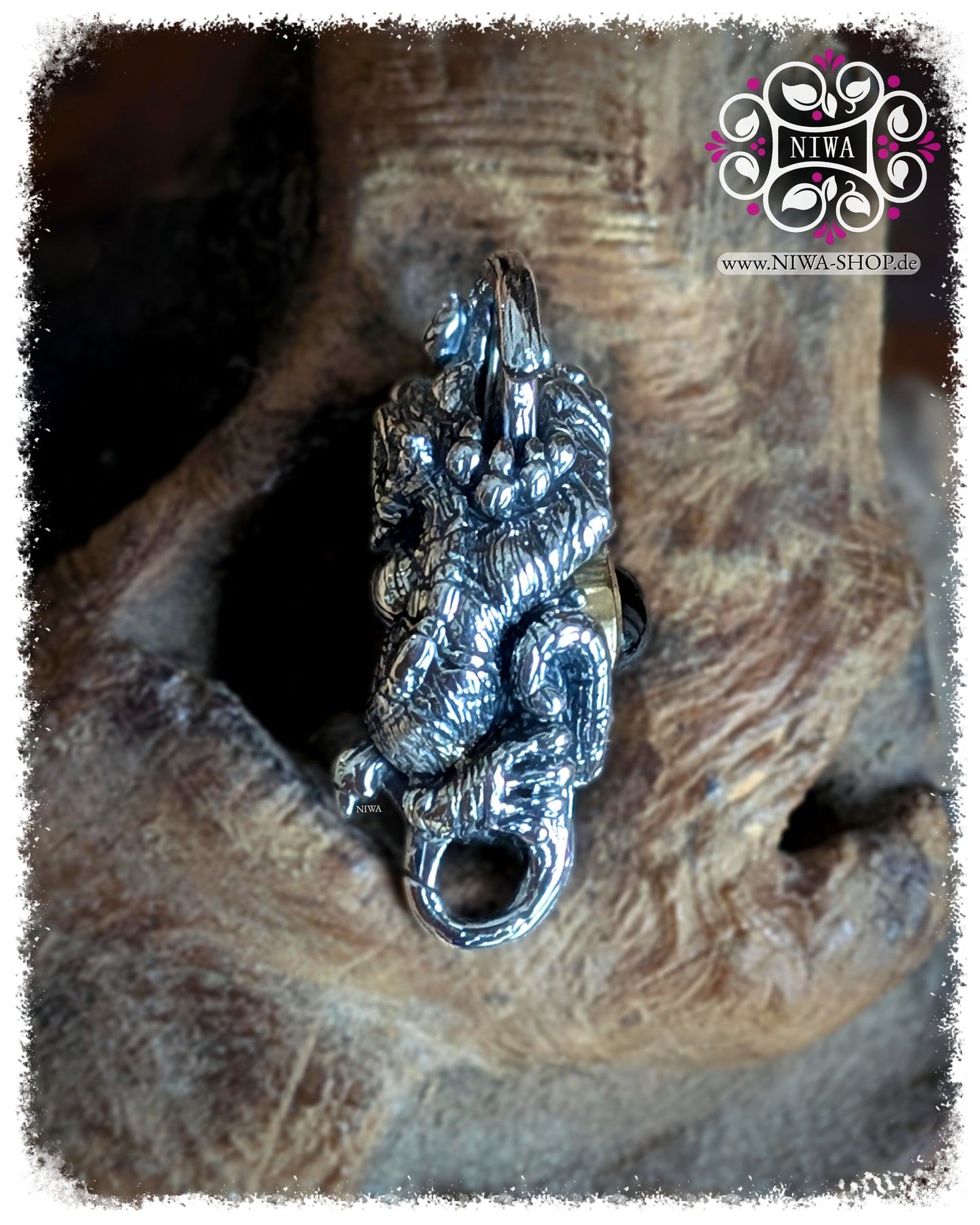 5FORCE TIGER Lock, zweite Seitenansicht, Tigerkopf und Körper plastisch, BLACK SPINEL Cabochon im 18K GelbGold Ring, 925 STERLINGSILBER, MAMA MALA by NIWA