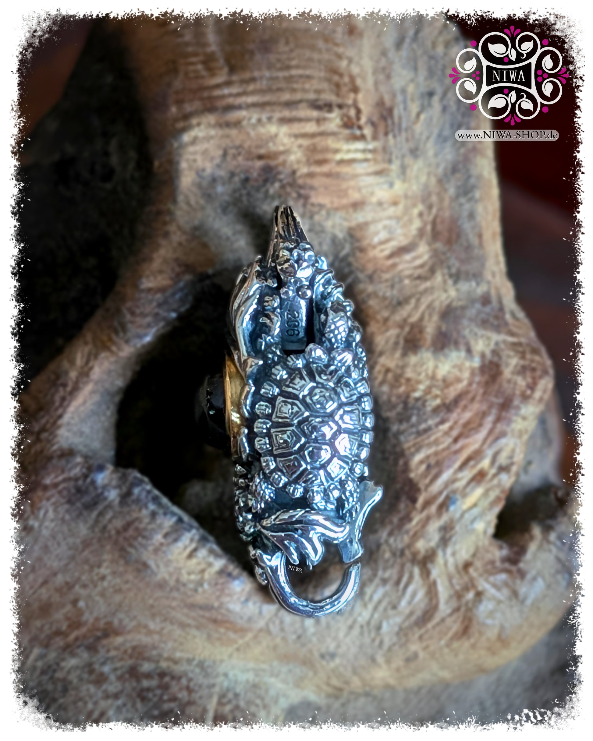 5FORCE TURTLE Lock Seitenansicht, strukturierter Schildkrötenpanzer in 925 STERLINGSILBER, 18K GELBGOLD Fassung, BLACK SPINEL CABOCHON