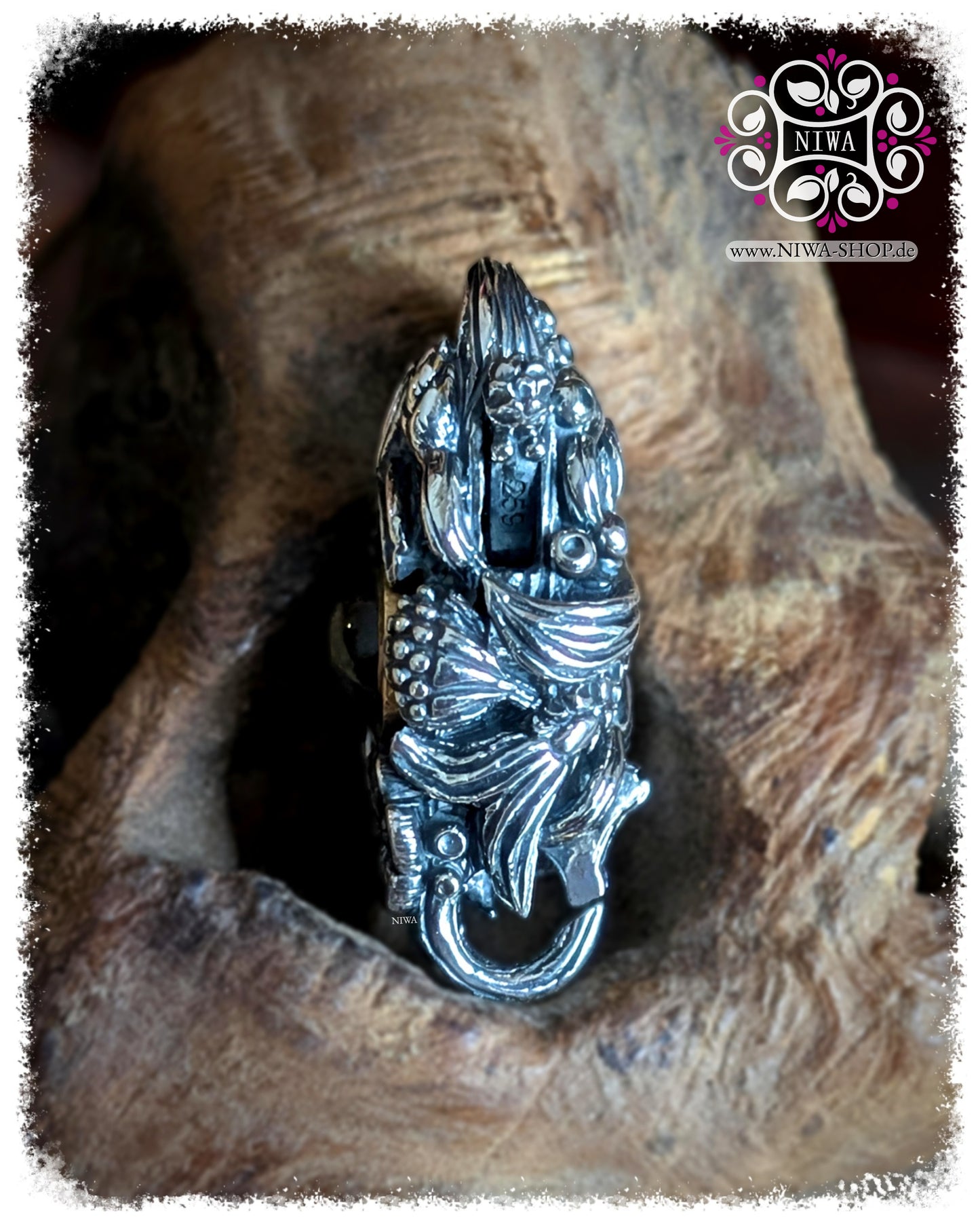 5FORCE KOI Lock Seitenansicht, Profil der 18K GELBGOLD Echtgold Fassung mit SCHWARZER SPINELL CABOCHON, 925 STERLINGSILBER, KOI Relief