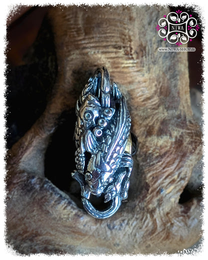 5FORCE KOI Lock Seitenansicht 2, 925 STERLINGSILBER, KOI Relief und Blütenmotiv, 18K GELBGOLD Echtgold Fassung mit SCHWARZER SPINELL CABOCHON