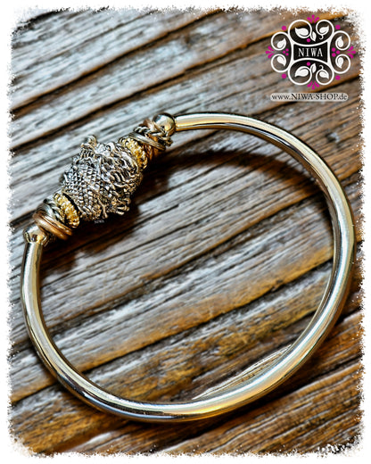 MANGKON DRAGON Charm aus 925 STERLINGSILBER von MAMA MALA, HIMMAPAN Serie der ASIA Collection, getragen am NIWABEADS FLT BANGLE mit TWOTONE 2+2 Spacer in 14K RoséGold