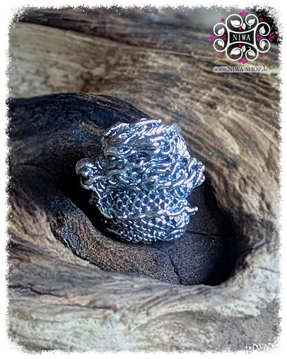 MANGKON DRAGON Charm Seitenansicht, 925 SterlingSilber, HIMMAPAN Serie, ASIA Kollektion, MAMA MALA, Schuppenstruktur und Drachenkopf