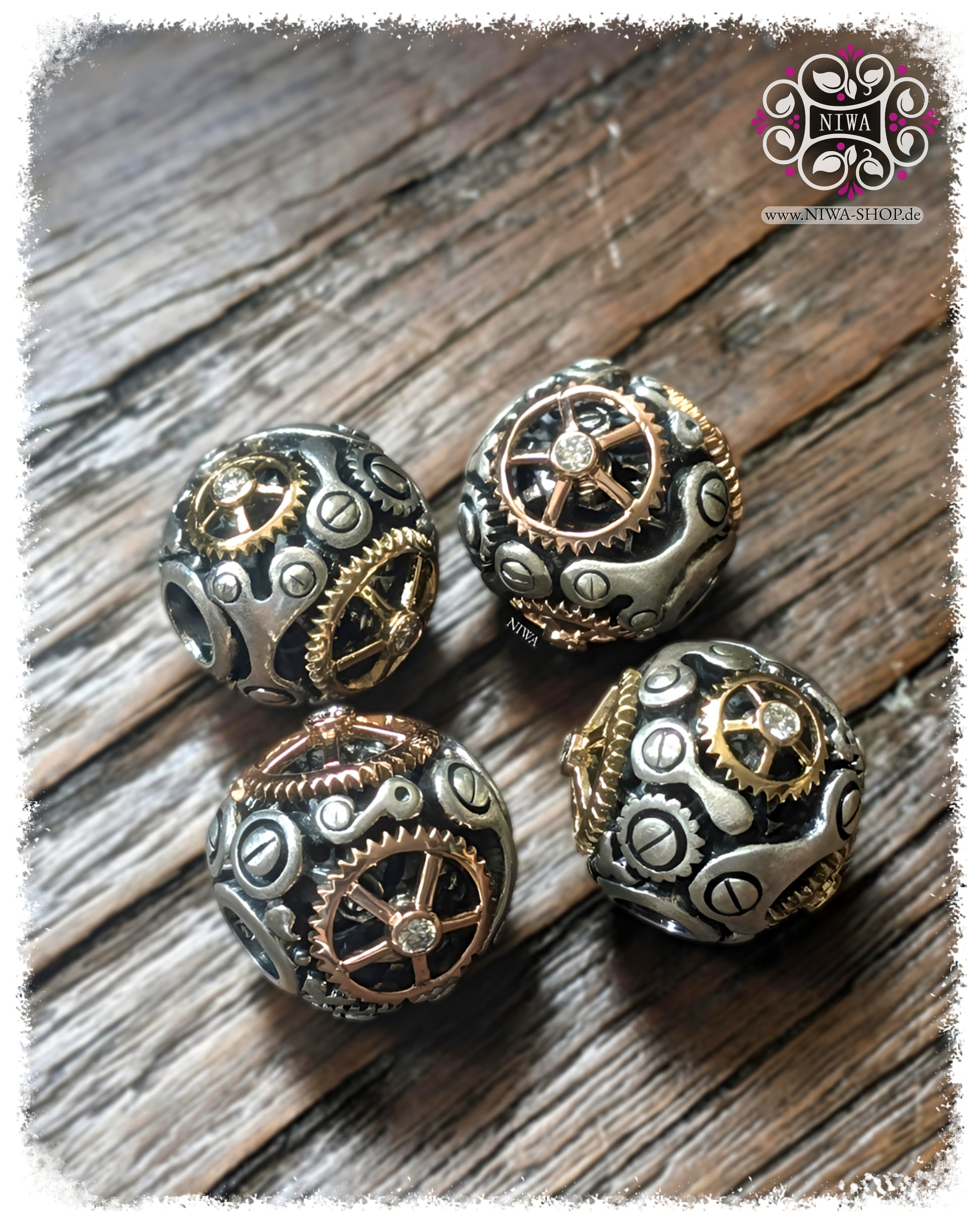 WHEEL of LIFE Charm aus 925 Silber & 18K Gold (TwoTone) von MAMA MALA | Handgefertigtes Zahnrad-Design mit weißen Diamanten