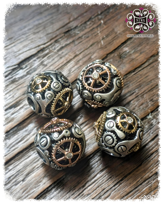 WHEEL of LIFE Charm aus 925 Silber & 18K Gold (TwoTone) von MAMA MALA | Handgefertigtes Zahnrad-Design mit weißen Diamanten