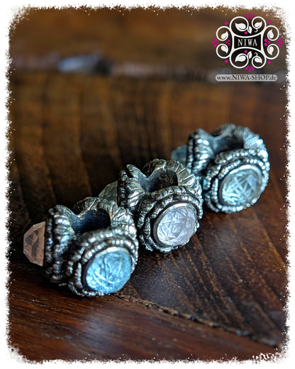 Drei PEONY BLOOM Charms Inner Light Edition mit Snowflake Cut Edelsteinen Green Amethyst Topaz und Rosenquarz by NIWABeads