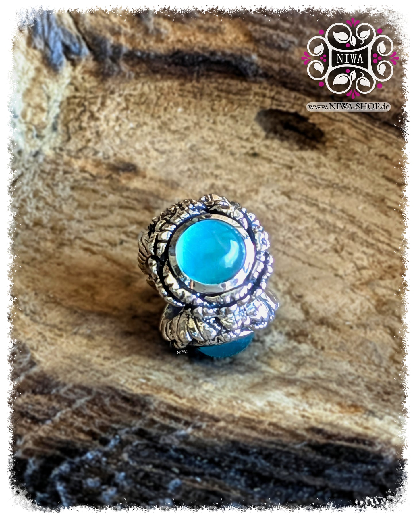 PEONY BLOOM Charm aus 925 SterlingSilber mit BLUE LAGOON AMAZONITE Cabochons, Frontansicht der leuchtend blaugrünen Pfingstrosen Variante aus der BLOOM Serie von NIWABeads