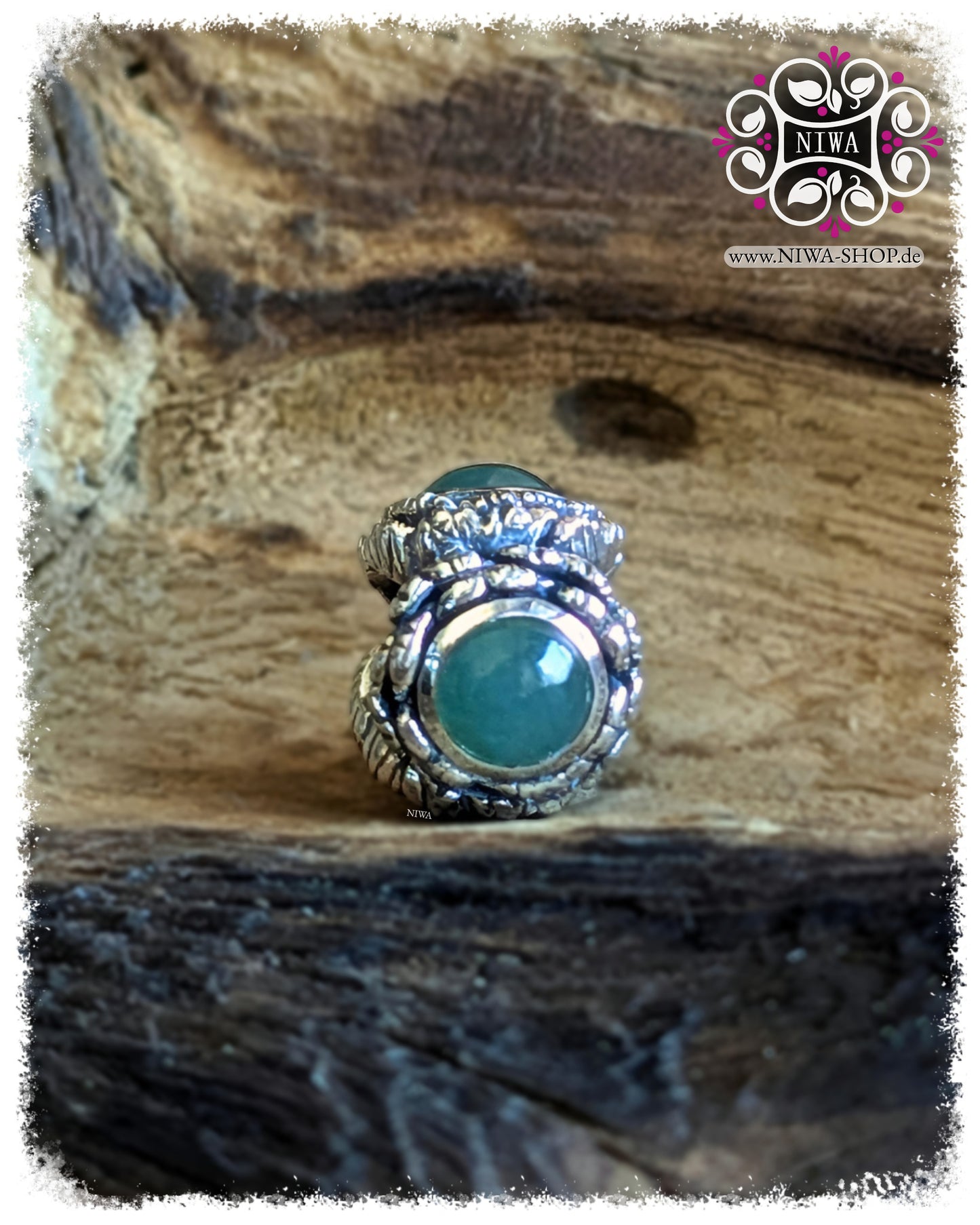 PEONY BLOOM Charm aus 925 SterlingSilber mit GREEN MAYA JADE Cabochons, Frontansicht der tiefgrünen Pfingstrosen Variante aus der BLOOM Serie von NIWABeads