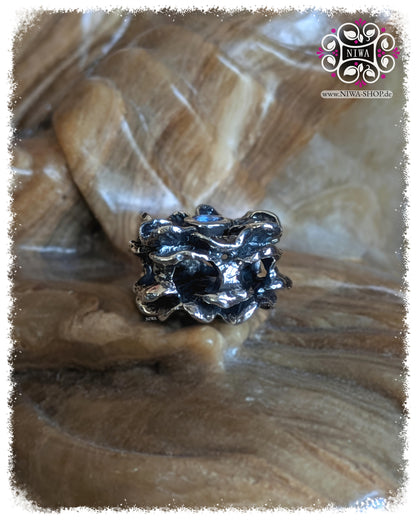 FORGET ME NOT Charm, 925 Sterling Silver, Blue Quartz. Side view, the massive, sculptural design and the staggered flower layers show the extraordinary height of the charm, on a stone background.