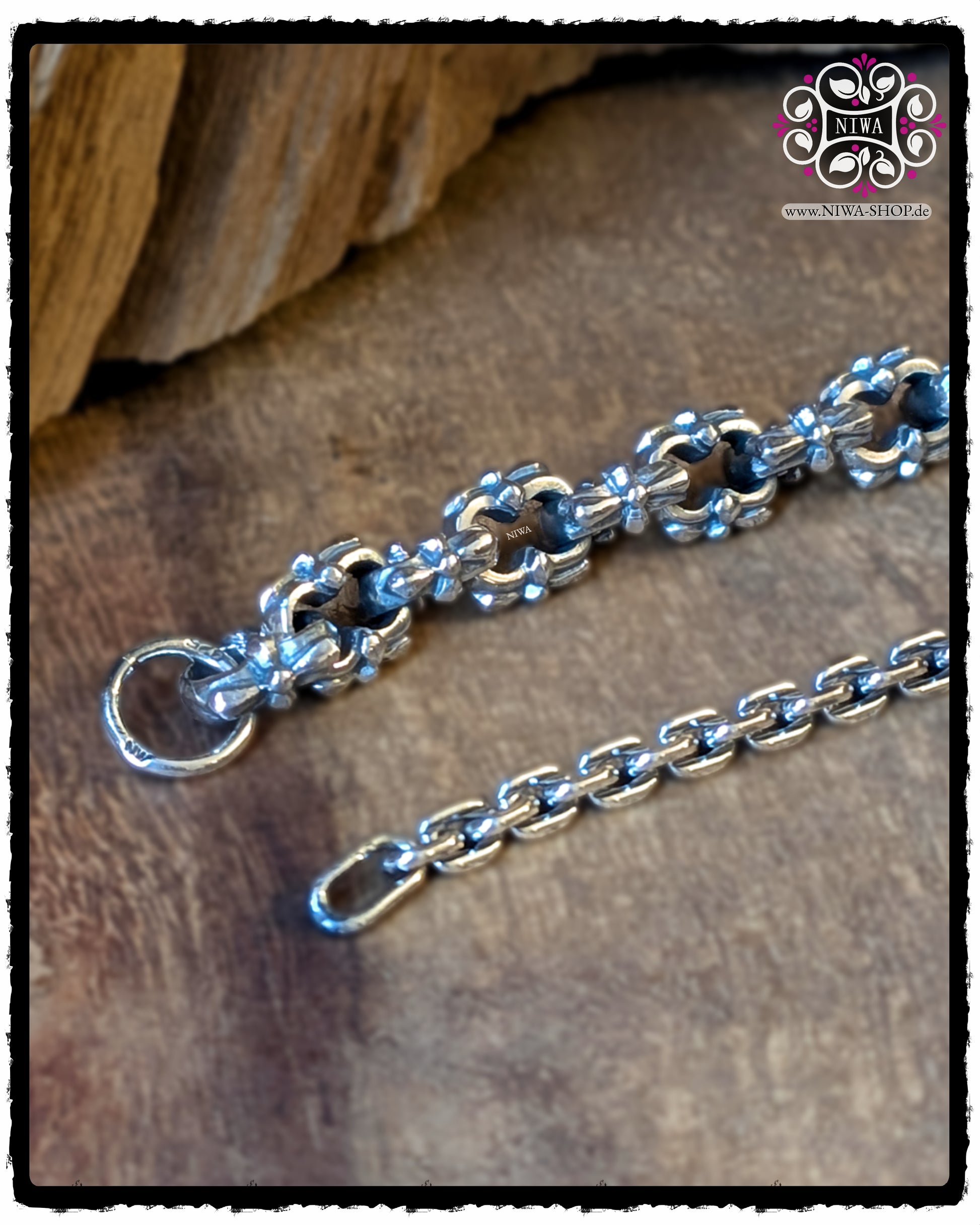 HALF-HALF Bracelet HOPE, Detail der massiven Glieder, florale Konturen und feine Verbindungselemente, 925 SterlingSilber, NIWABeads