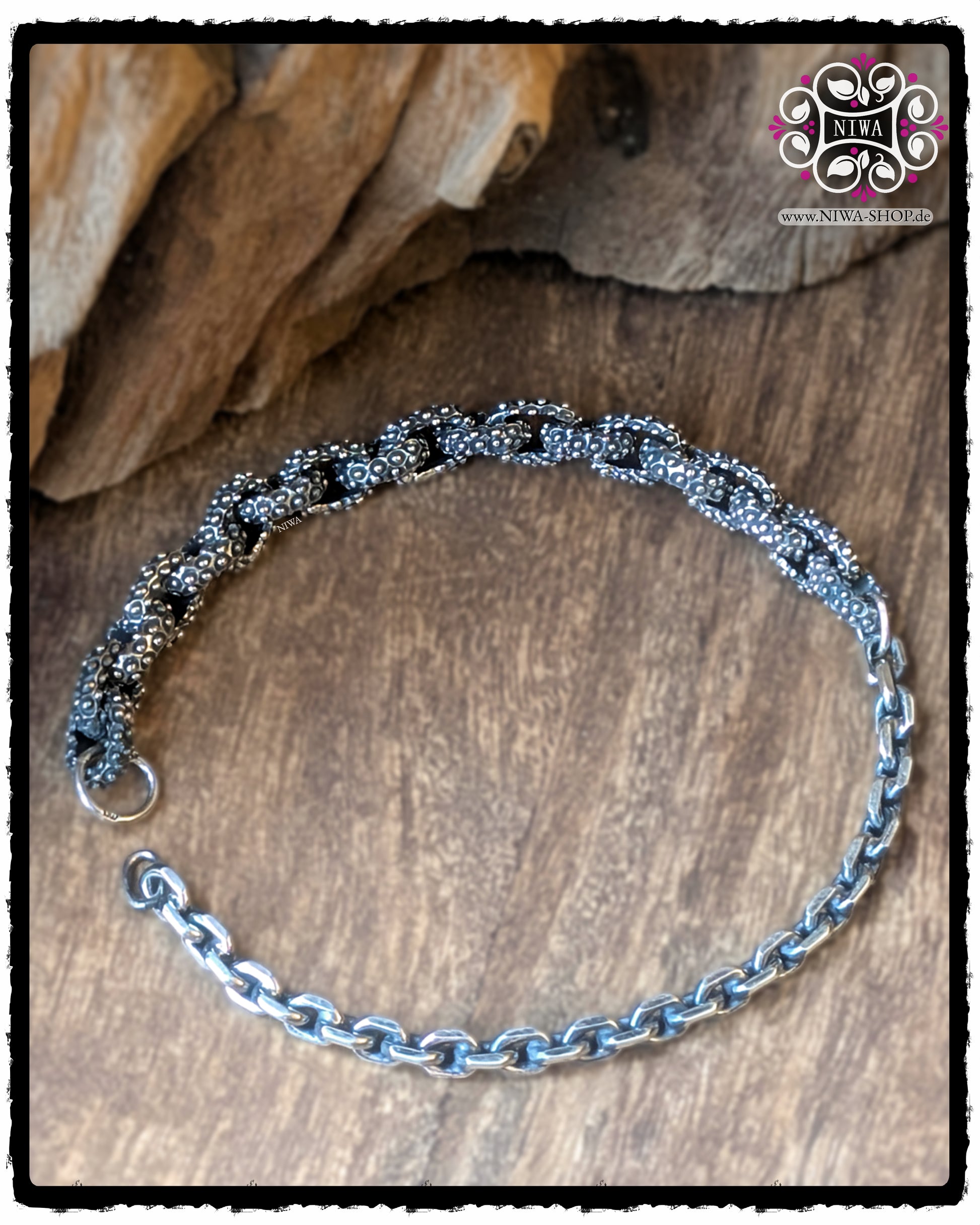 HALF-HALF Bracelet FUSION, Gesamtansicht, massiver strukturierter Abschnitt und filigrane Kettenhälfte für Charm und Spacer, 925 SterlingSilber, NIWABeads.