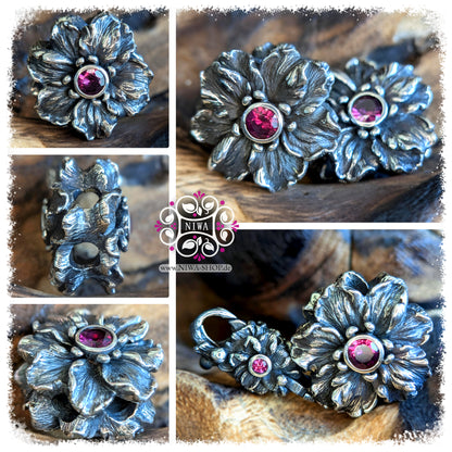 HIBISCUS GLORY Charm aus 925 SterlingSilber mit violettem Granat, Collage mit Frontansicht, Schrägansicht, Seitenansicht, Rückansicht und Ansicht zusammen mit passendem Hibiscus Lock aus der FLORAL GLORY Serie von NIWABeads.