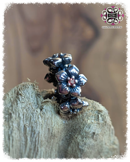 SAKURA BLOOM Spacer aus 925 SterlingSilber mit orangem Saphir auf Holz, NIWABeads
