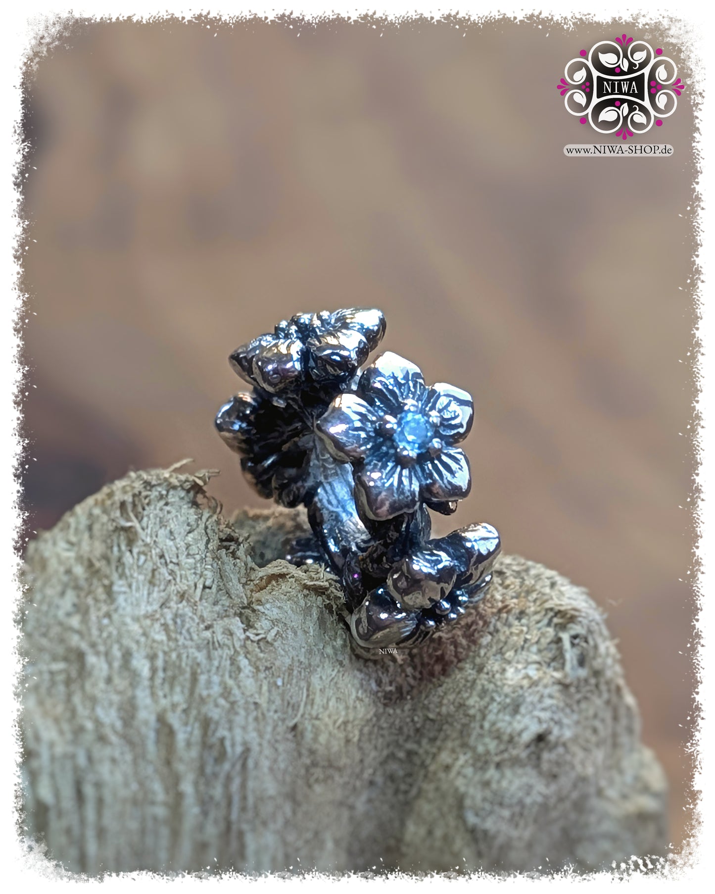 SAKURA BLOOM Spacer aus 925 SterlingSilber mit himmelblauem Topas auf Holz, NIWABeads