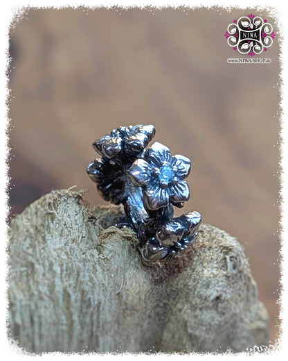 SAKURA BLOOM Spacer aus 925 SterlingSilber mit himmelblauem Topas auf Holz, NIWABeads