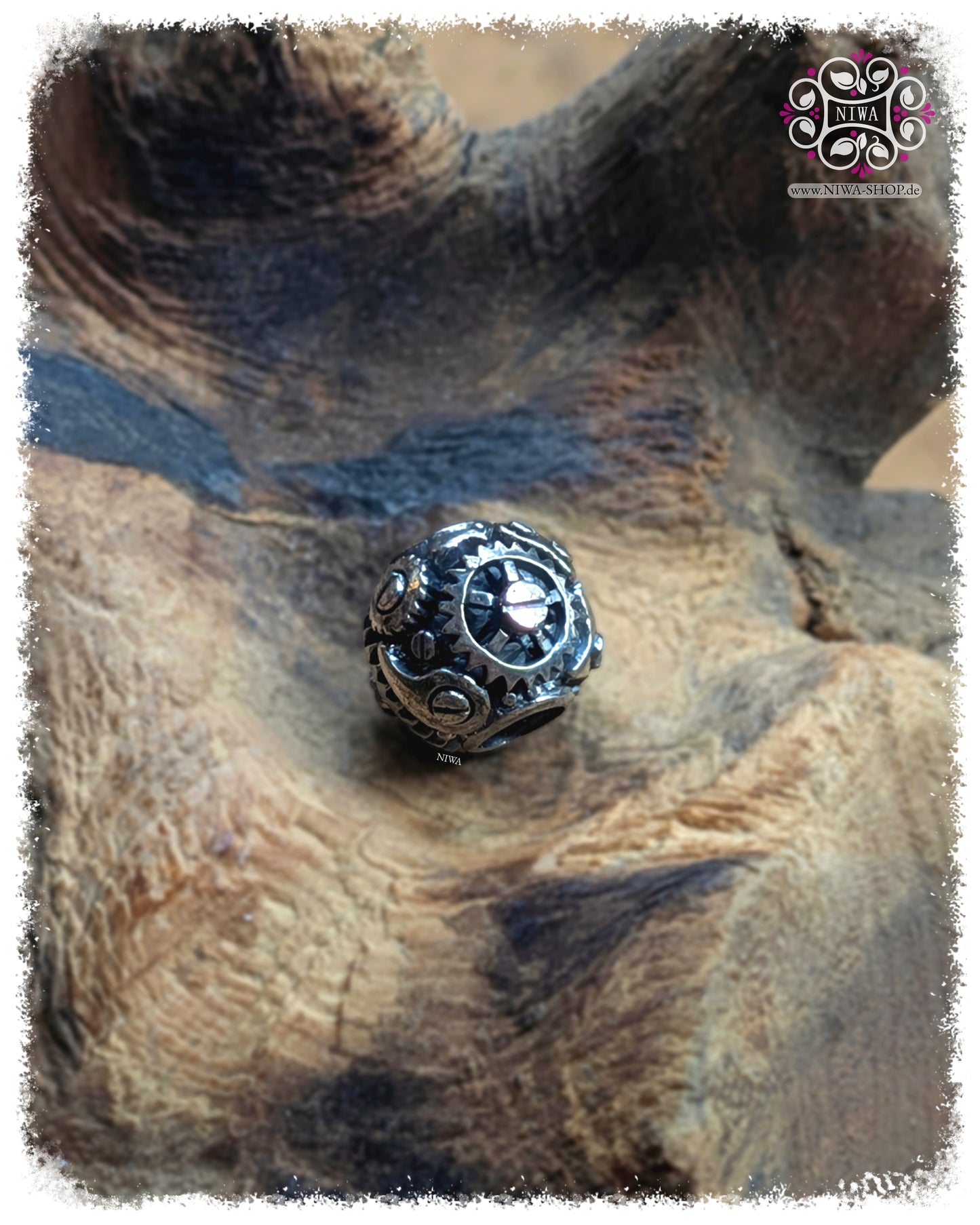 WHEEL OF TIME Minicharm aus massivem 925 SterlingSilber von MAMA MALA | Handgefertigter kleiner kugelförmiger Bead mit mechanischen Zahnrädern und Pleuelstangen