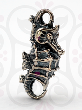 Laden Sie das Bild in den Galerie-Viewer, SEAHORSE - Lock