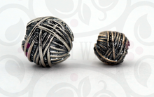 Laden Sie das Bild in den Galerie-Viewer, STRING OF FATE - Charm