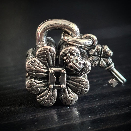Clover padlock